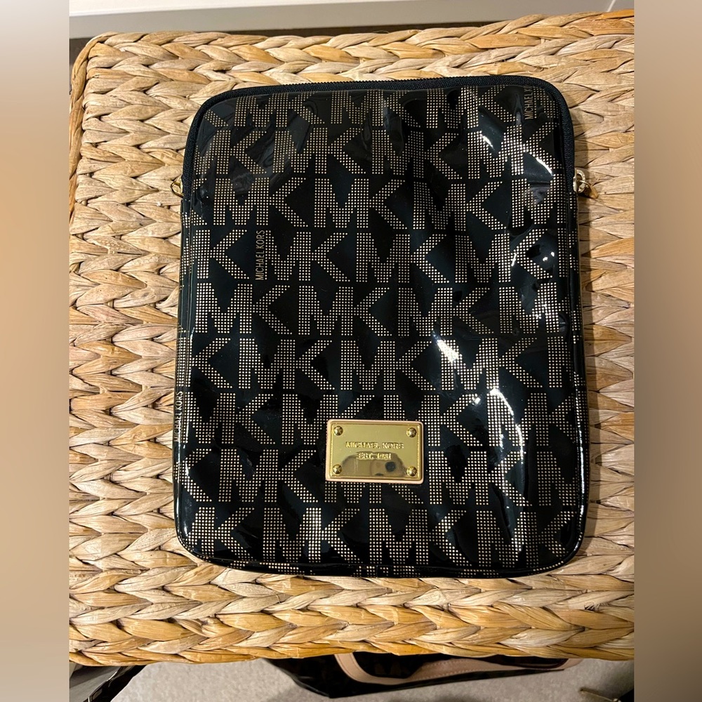 MICHAEL KORS IPAD SLEEVE